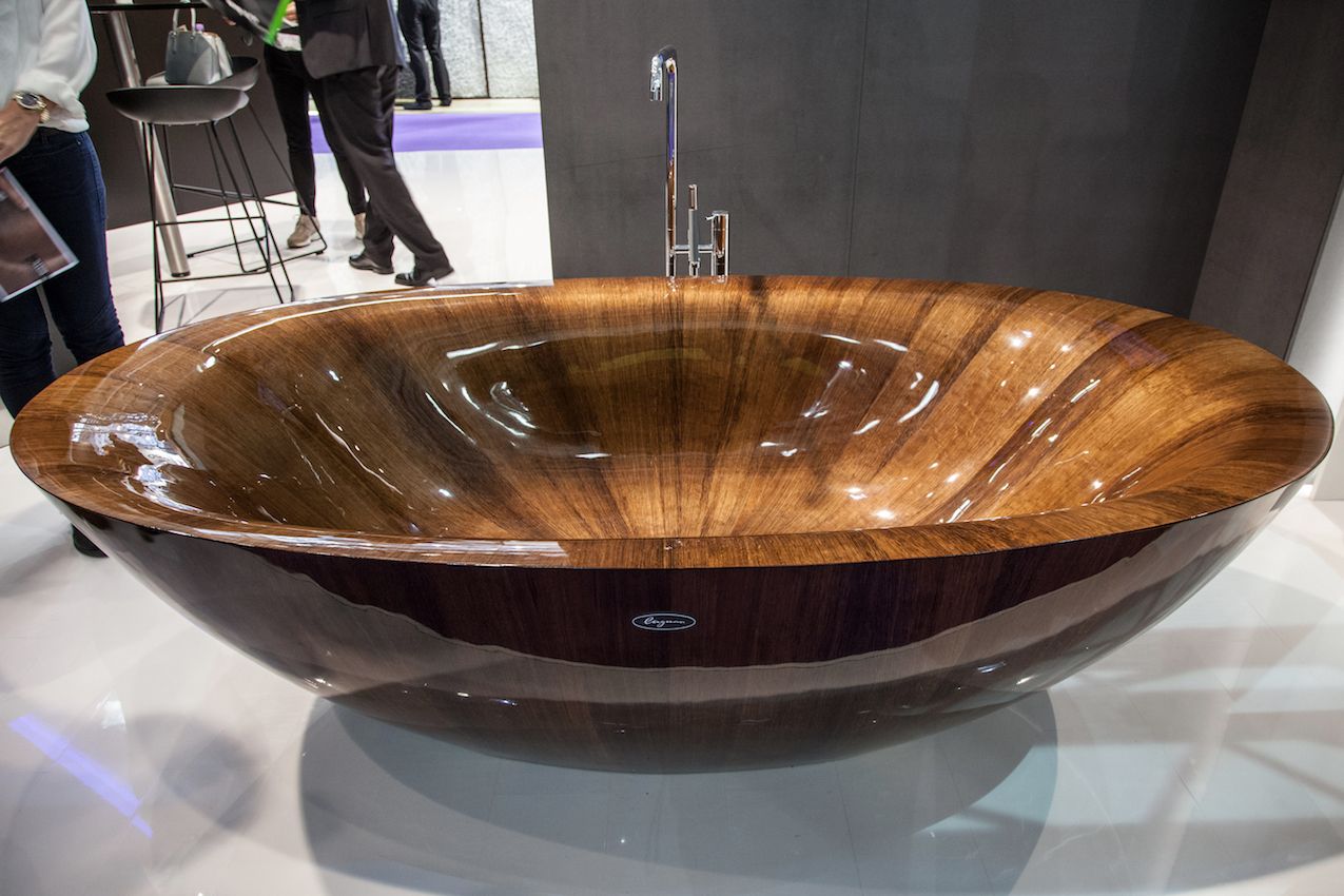 The high shine of this tub only highlights the spectacular wood grain.