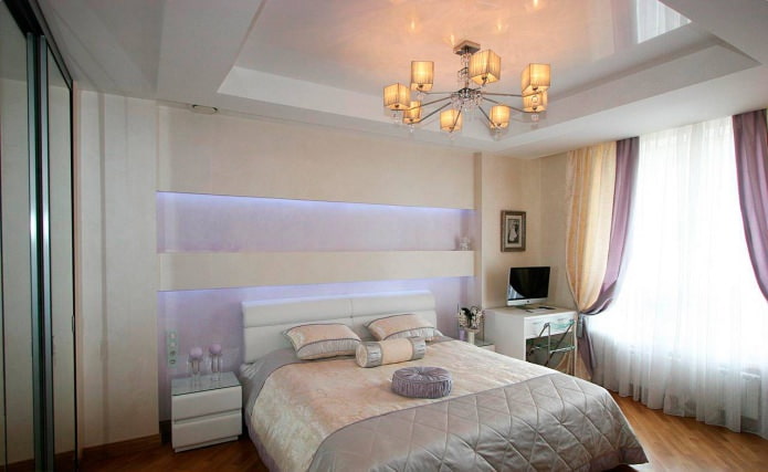 белый двухуровневый натяжной потолок в интерьере спальни