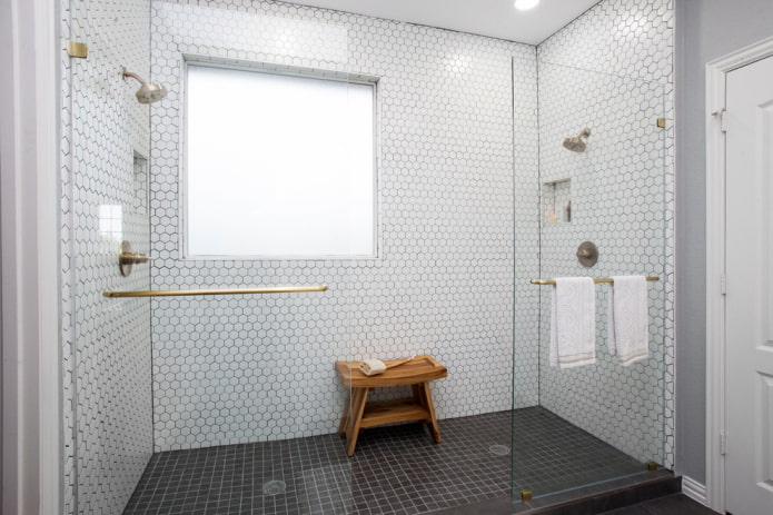 мозаика-соты в интерьере ванной