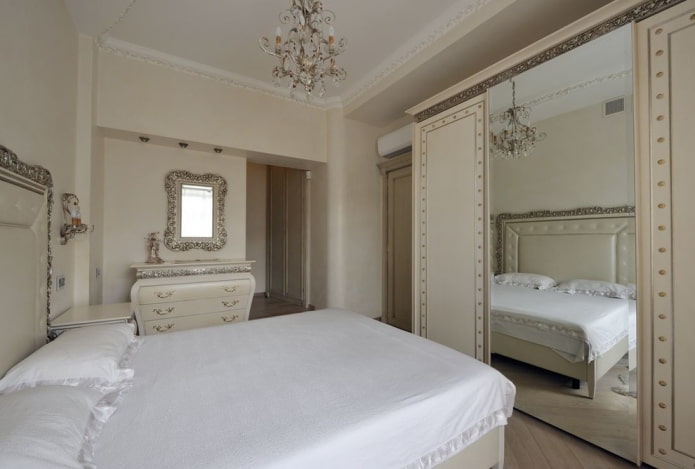 шкаф-купе в интерьере спальни в классическом стиле