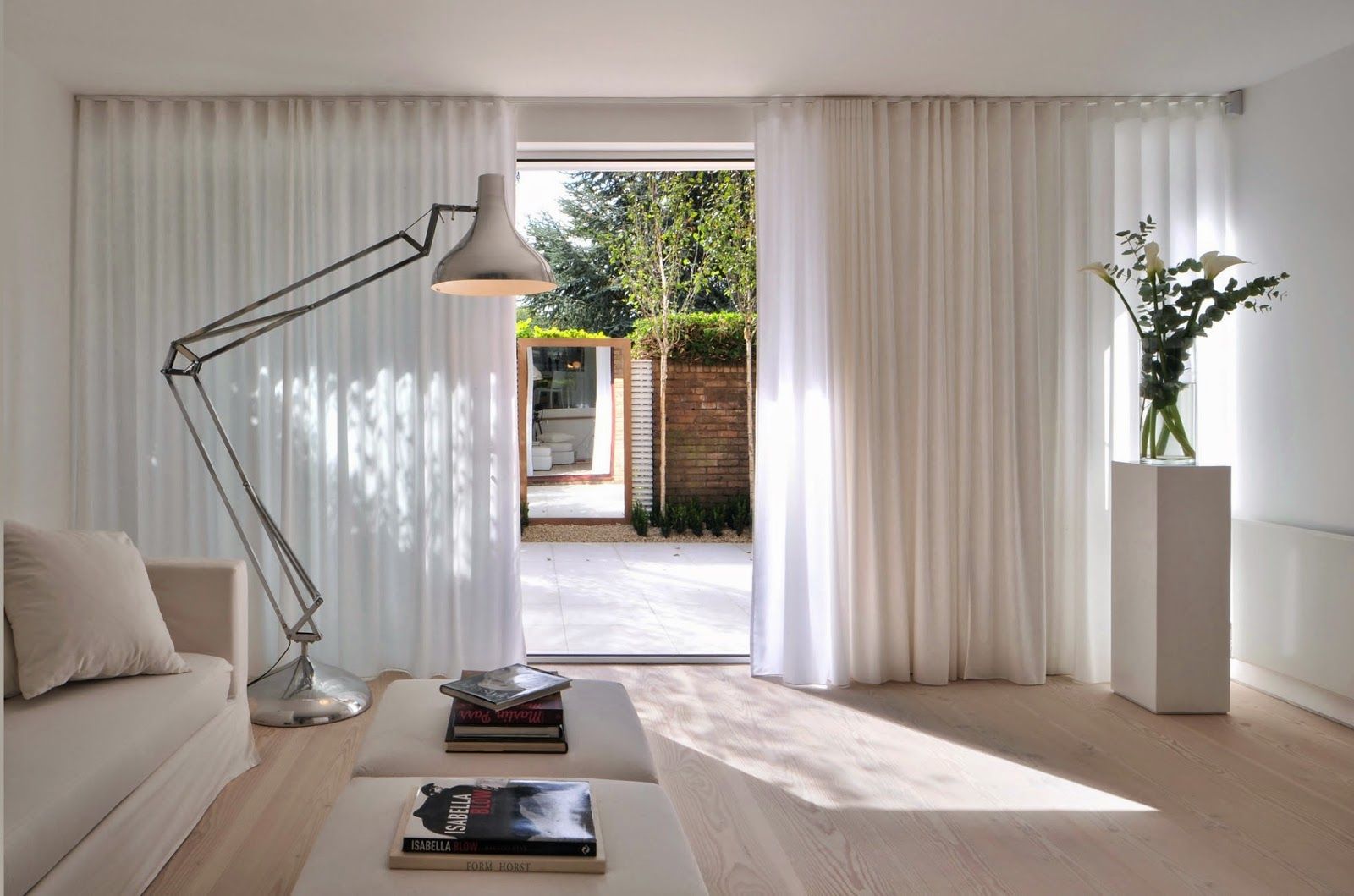 шторы в гостиную минимализм