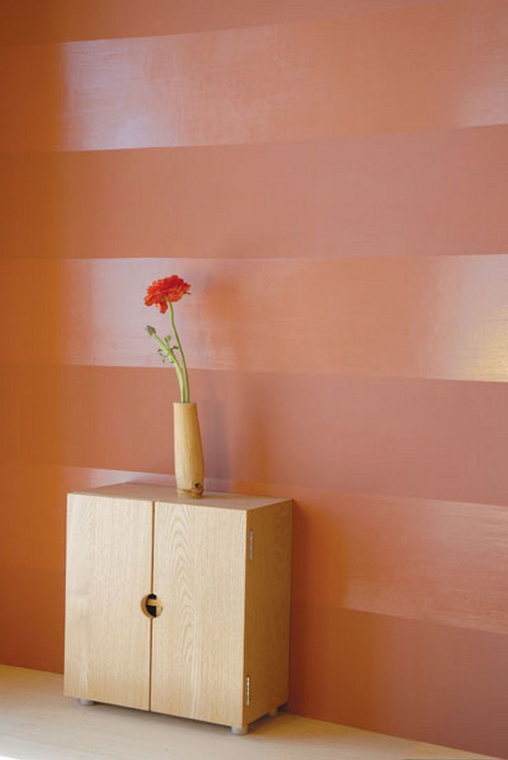 Матовая и глянцевая краска на стене