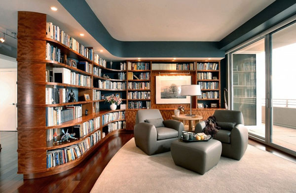 Домашняя библиотека с красивой круглой лестницей от Mark Dodge Design