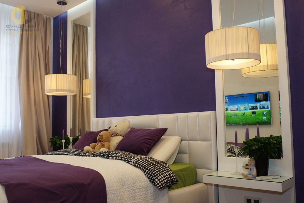 Бело-лиловая спальня в современном стиле