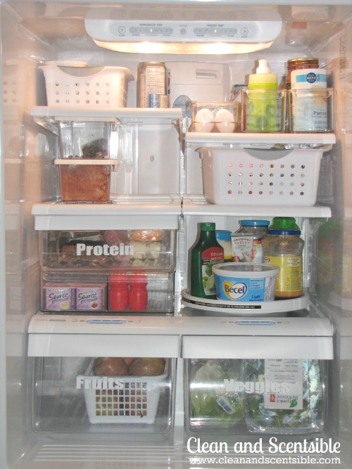 Lots of tips on how to organize your fridge and freezer!  // via Clean and Scentsible #kitchenorganization