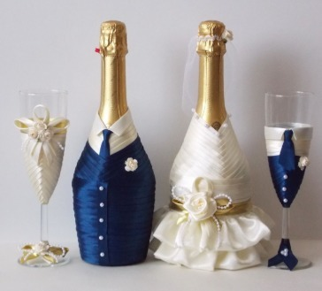 Украшение свадебного шампанского лентами